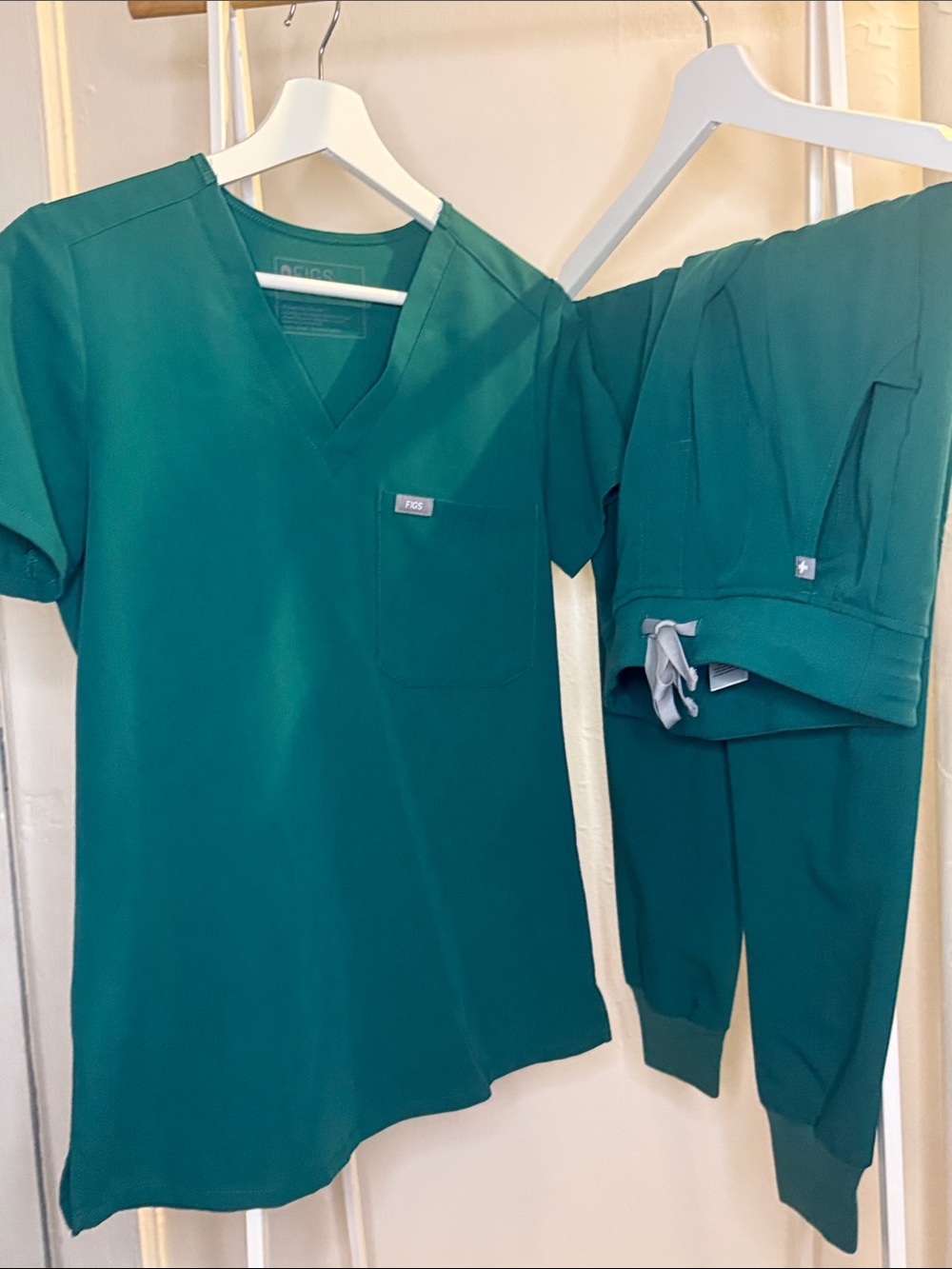 Figs Women’s V-Neck Scrub Top and Jogger Set — Forest Green